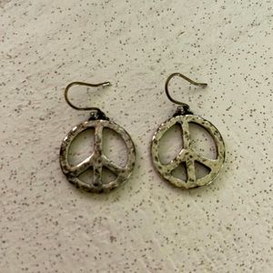 [Lucky] peace sign earrings